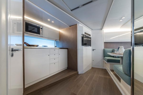 Fiart 47 interior venta y alquiler de barcos en Mallorca