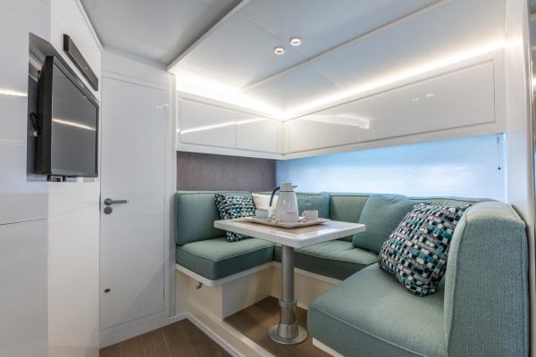 Fiart 47 sofa venta y alquiler de barcos en Mallorca